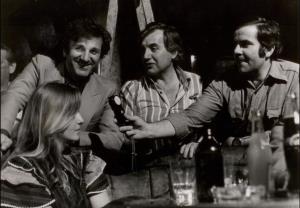 Bata Živojinović, Mića Milošević, Predrag Popović i Dubravka Tomić, Nije nego (1978)