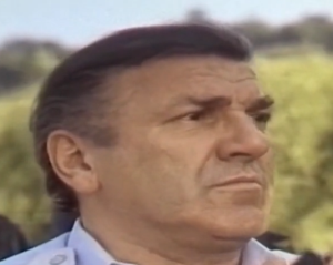 komandir Milanović (Velimir Bata Živojinović)