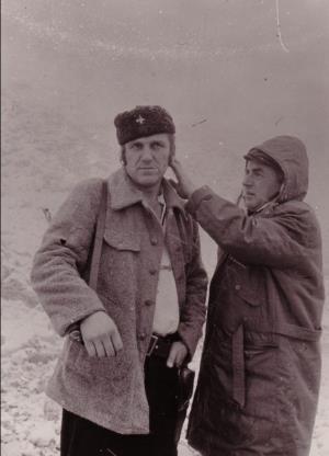 Bata Živojinović i šminker Šukrija Šarkić, Sutjeska (1973)