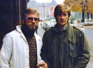 Velimir Domitrović i Miljenko Brlečić, ispred kafića Zvečka, Masarikova, Zagreb (1978).