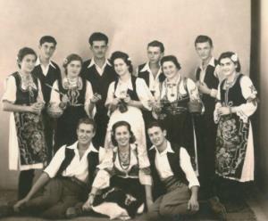 Čkalja i Radmila Savićević sa ostalim glumcima, predstava Đido (1943)
