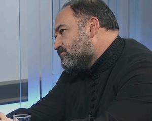 protojerej Sima Radanović (Saša Bjelić)